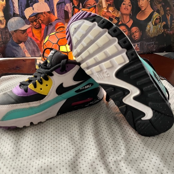 Nike Air Max 90 GS Black/Jade 833412-030 Youth US 5.5 - Picture 4 of 4